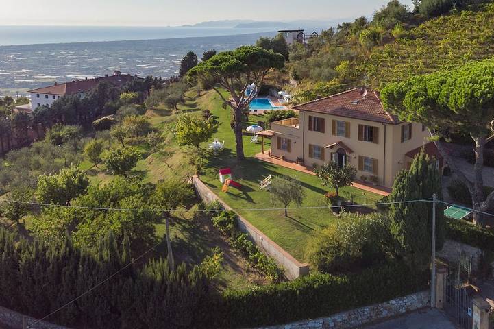 Villa per 8 persone, con terrazza e giardino in Massarosa