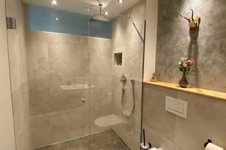 Ganze Wohnung, Neurenovierte 60m2 Fewo „Xaverl“ zw. Stadt&Bergen in Holzkirchen, Landkreis Miesbach