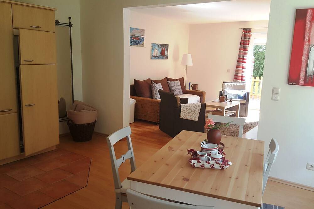 Entire apartment, Fewo Sündermann mit Terrasse, Pavillon und Grill - Ferienwohnung in Mellenthin, Usedom