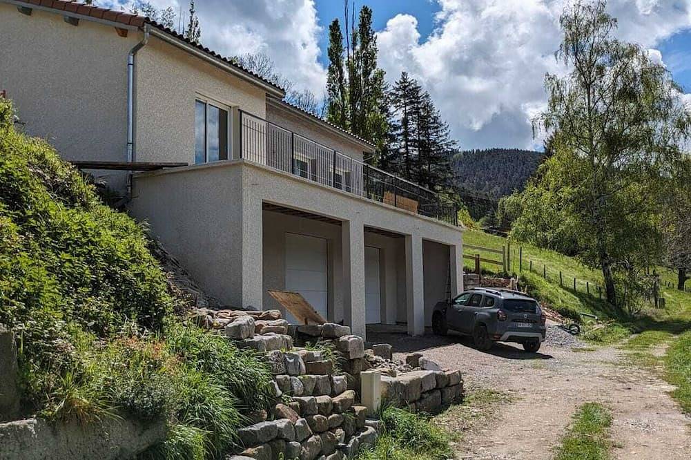 Gite le Bérieux, pour  6 personnes  Parc du Pilat  3 Chb 1 Sdb in La Valla-en-Gier, Parc Naturel Régional du Pilat