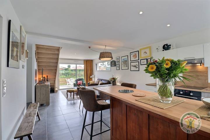 Gîte pour 6 personnes, avec jardin ainsi que jacuzzi et terrasse à Saint-Coulomb - 2