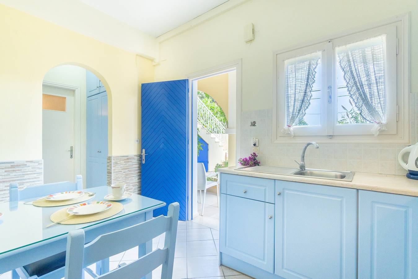 Geheel appartement, Appartement 'Angelina' met Uitzicht op de Bergen, Wifi en Airconditioning in Roda, Corfu
