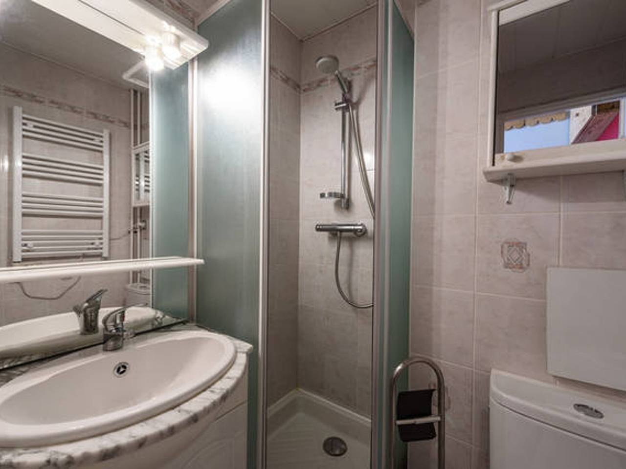 Studio entier, Charmant Studio Pour 2 Personnes, Rénové, au Pied des Pistes et au Centre des Menuires in Les Menuires, Saint-Martin-de-Belleville