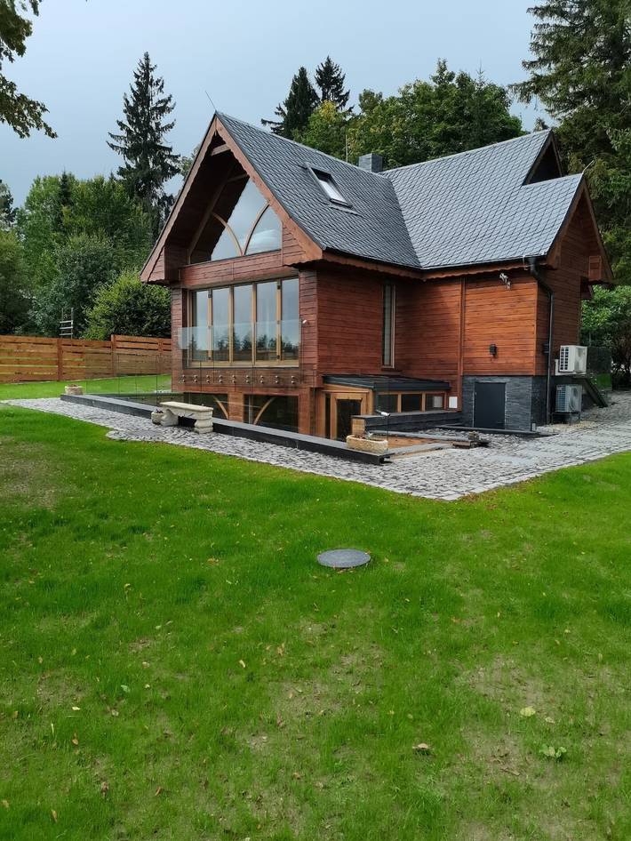 Ferienhaus für 4 Personen, mit Balkon und Whirlpool sowie Terrasse und Garten in Oybin