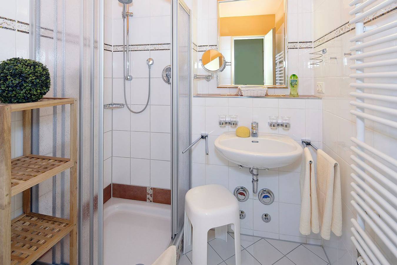Ganze Wohnung, Ferienwohnung mit Terrasse in toller Lage am Strandzugang - nur 100 m zur Ostsee in Seebad Heringsdorf, Heringsdorf