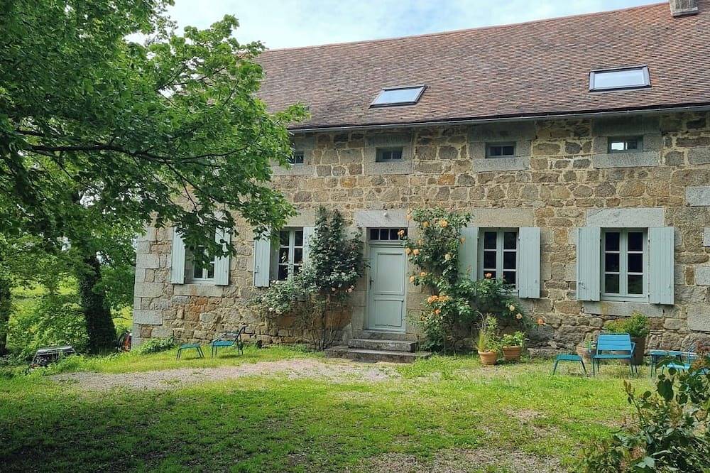 Maison de vacance indépendante au sein d'une propriété familiale in Saint-Frion, Parc Naturel Régional de Millevaches en Limousin
