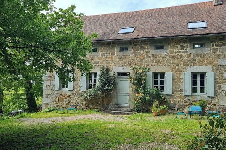 Gîte pour 9 personnes, avec jardin à Saint-Frion