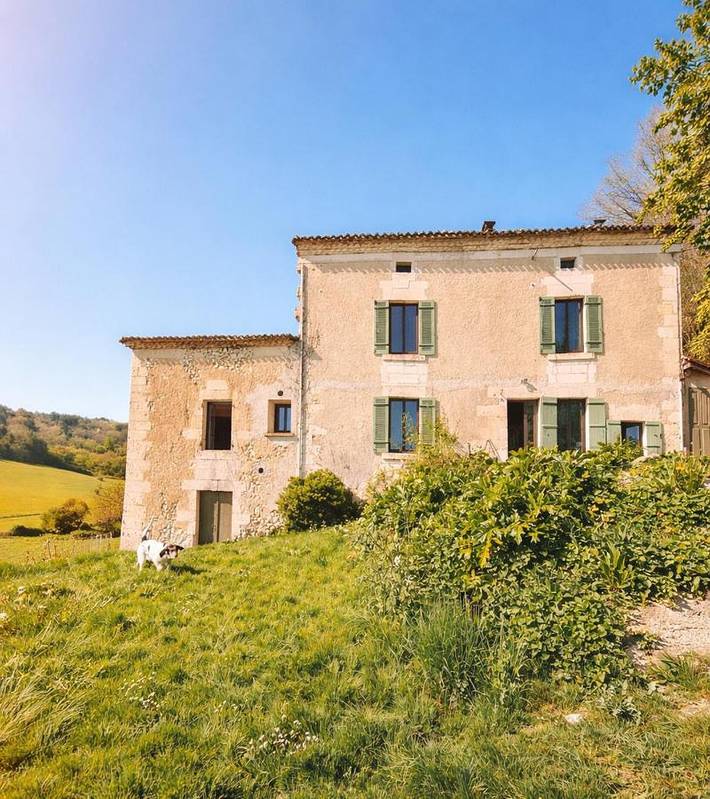 Gîte pour 8 personnes, avec terrasse ainsi que vue et jardin, animaux acceptés à Mensignac