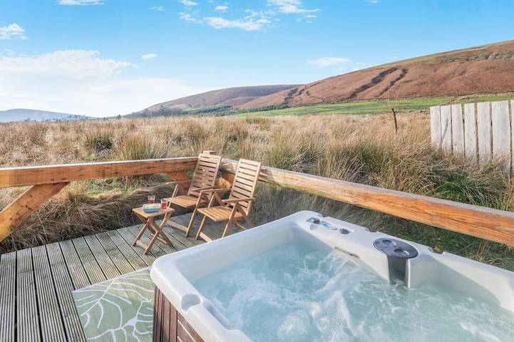 Glamping for 2 people, with hot tub in Ribble Valley