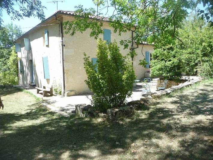 Gîte pour 3 personnes, avec Terrasse ainsi que Jardin et Vue à Belvès-de-Castillon
