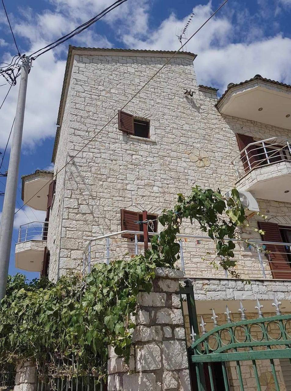 Eglent's tourist house in Saranda, Vlorë