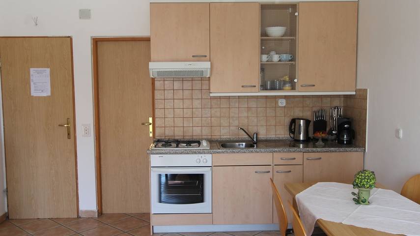 Ganze Wohnung, Ferienwohnung  -  Studio Grahovac 1 in Malinska auf der Insel Krk. in Malinska-Dubašnica, Krk