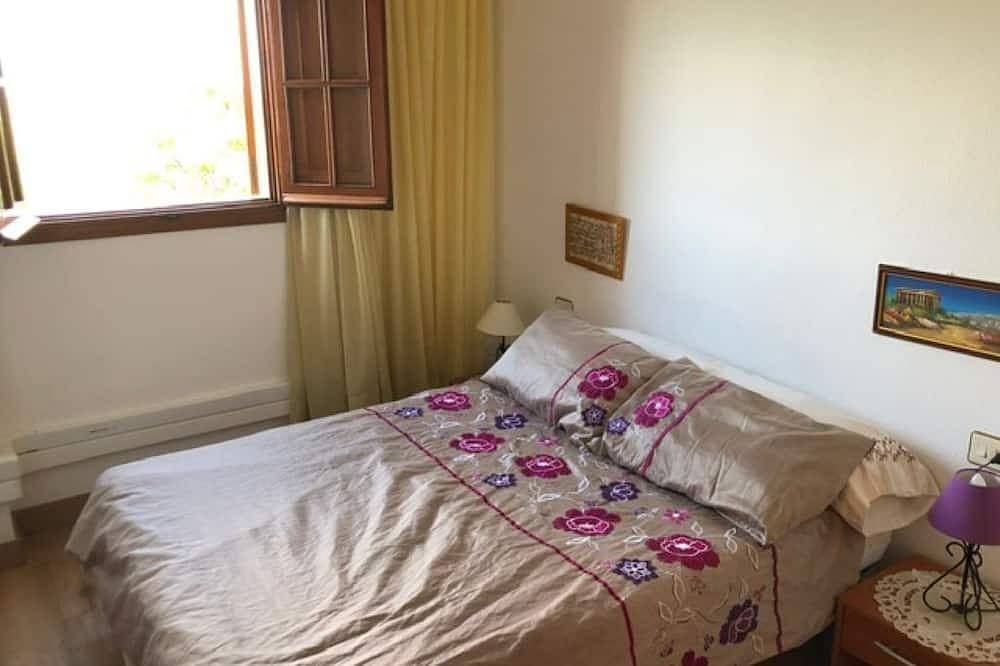 Entire apartment, Modern beachside apartment a few minutes walk from shops, bars and restaurants. in Alboraya, Costa de Valencia