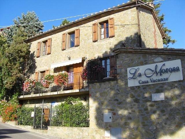 Agriturismo per 3 persone, con Terrazza e Idromassaggio nonché Giardino e Piscina a Passignano sul Trasimeno