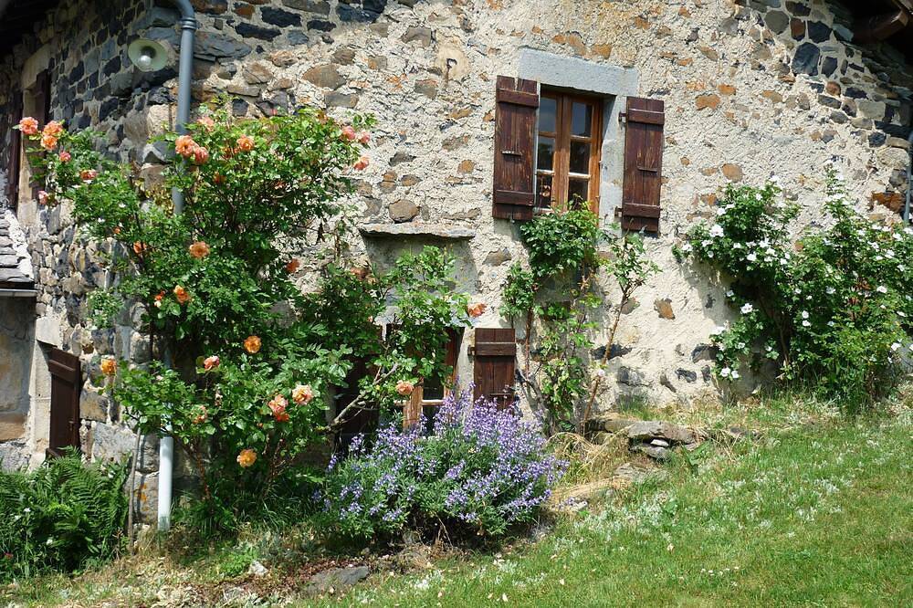 Ancienne ferme avec vue, dans hameau in Saint-Julien-Chapteuil, Haute-Loire