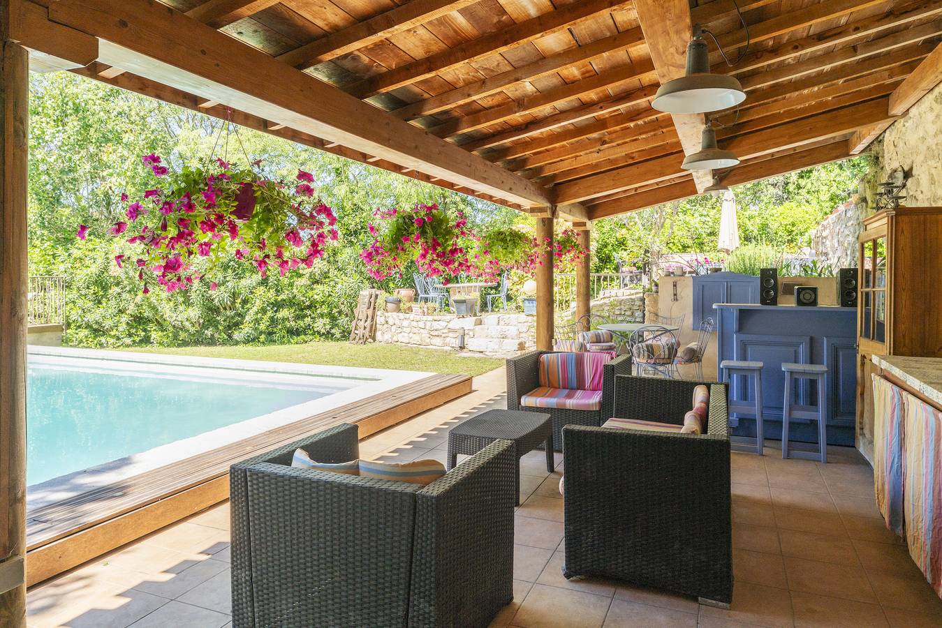 Appartement entier, Appartement 'Le Nid Biscornu' avec piscine partagée, Wi-Fi et climatisation in Saint-Rémy-de-Provence, Région d'Arles