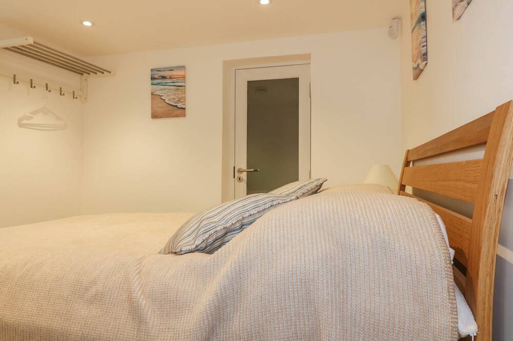 Puffin Cottage, country holiday cottage, with open fire in St Mawes in St Mawes, Cornwall