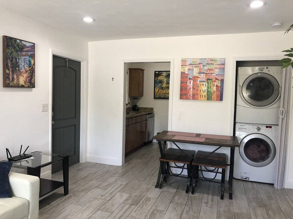 Ganze Wohnung, Spacious 2bd, washer/dryer, private patio, grill in Delray Beach, Palm Beach County