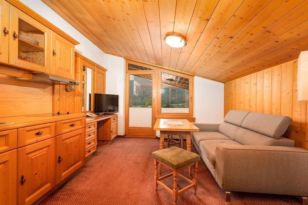 Suite \"Eagle's Nest\" f. 2-5 pers. - Pension Alpenhof - Feel-good pension in Obsteig, Tyrolean Upperland Region