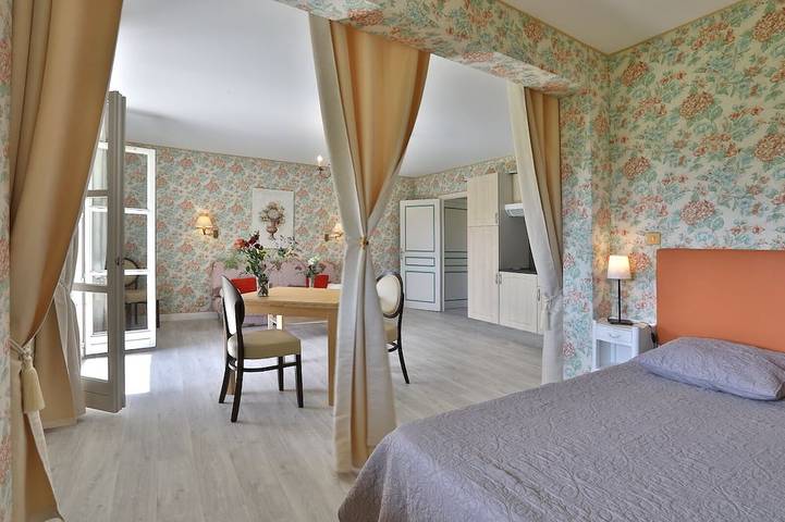 Gîte pour 4 personnes, avec jardin et piscine ainsi que sauna et balcon dans Grotte de Lascaux - 2