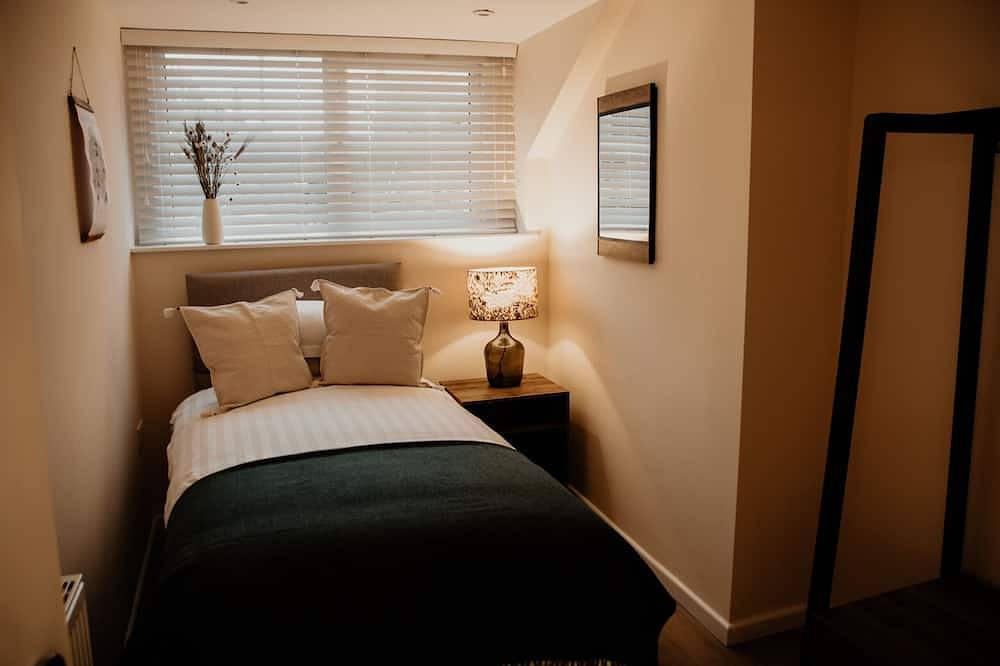 Tap Cottage with Hot Tub - Ulverston in Ulverston, Lake District