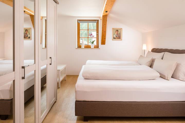 Ganze Ferienwohnung, Landhaus Klara - Landhaus Klara, 1-4 Pers., 75m², Sz, Wsz, Du/Wc, Bk in Bischofswiesen, Berchtesgadener Alpen