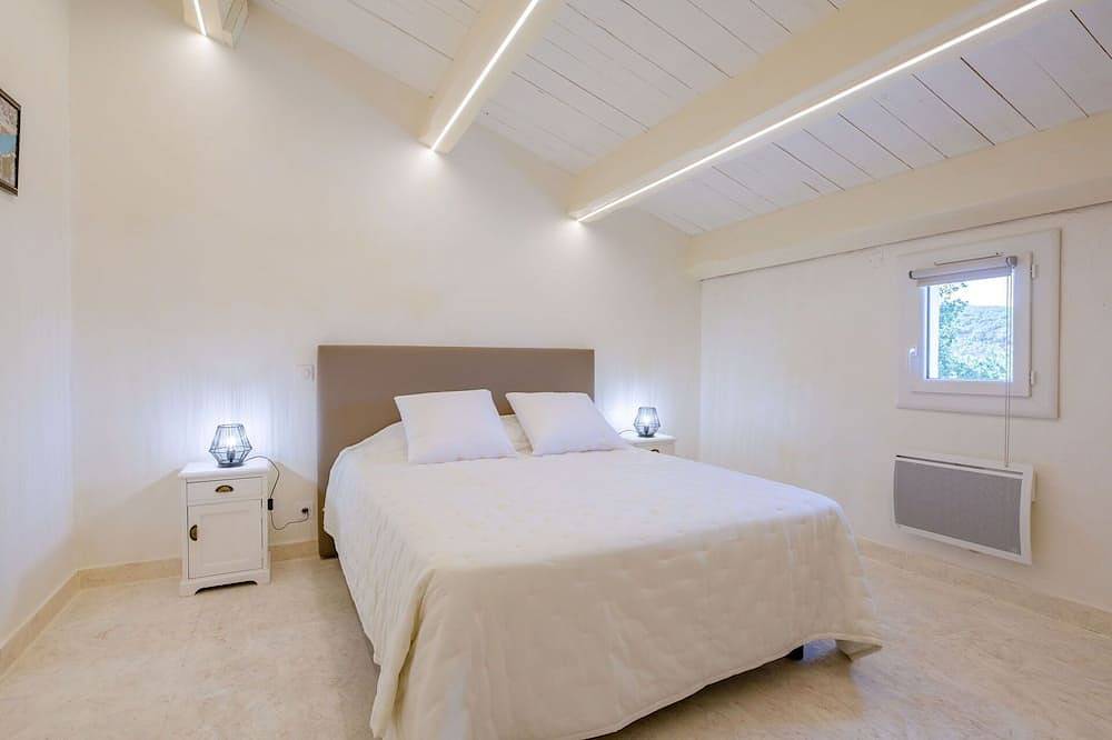 Atemberaubendes  Ferienhaus für 8 Personen mit  W-Lan, Tv, Terrasse und Haustiere erlaubt in Bauduen, Brignoles Region