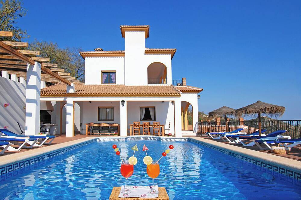 Villa José 2,Piscina Climatizada, Wifi, A/C, Petfriendly, vista del mar! in Comares, Provincia de Málaga