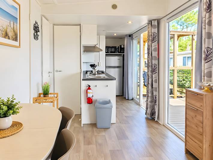 Wohnwagen '5-star Family' mit Gemeinschaftspool, privater Terrasse und Klimaanlage in Vendres, Mittelmeerküste (Frankreich)