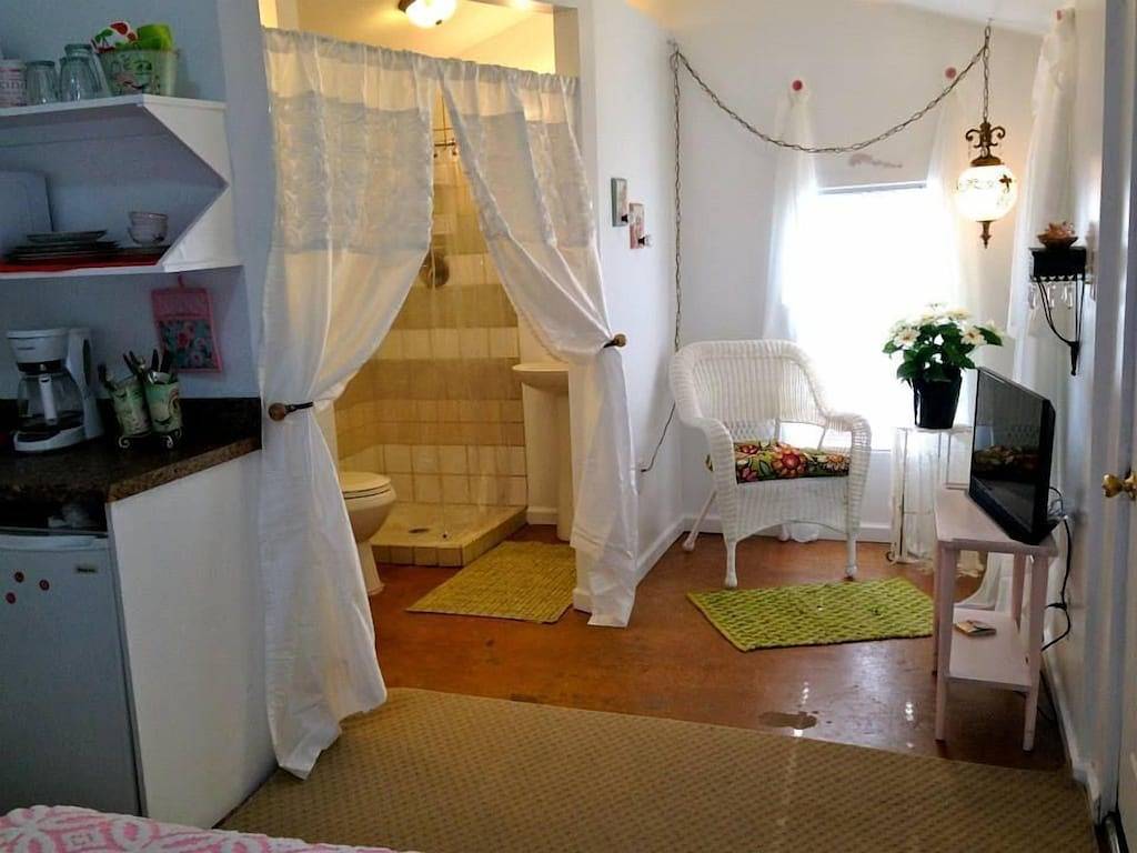 Entzückende winzige 2 Person Shabby Chic Cottage nur zwei Blocks zum Strand in Gulfport, Harrison County