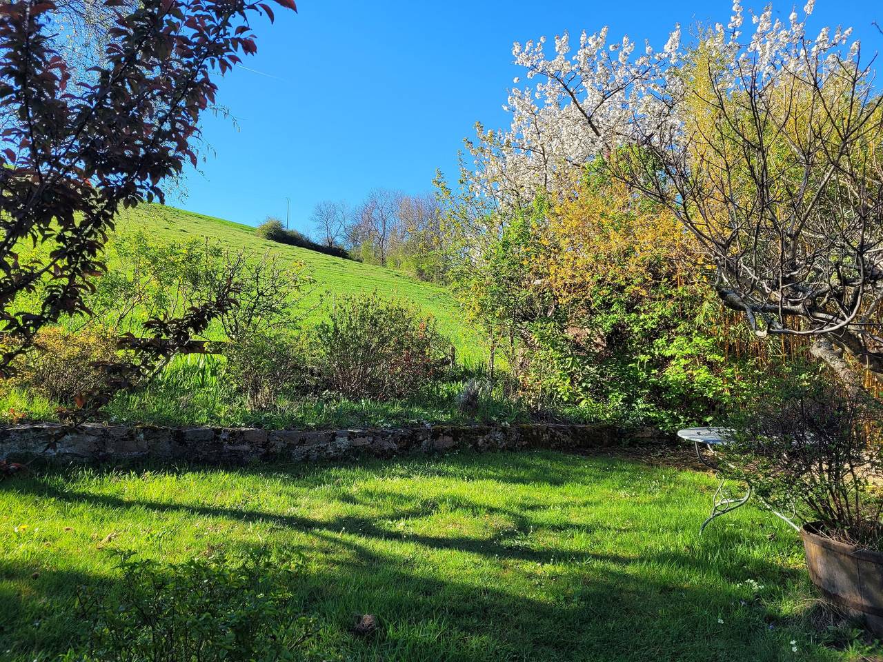 Casa de vacaciones «Gîte De La Source» con terraza y jardín privados in Doizieux, Parque Natural Regional de Pilat