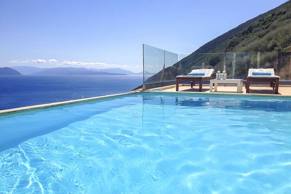 Schöne Villa am Meer 50m mit privatem Pool in Vasiliki, Griechenland
