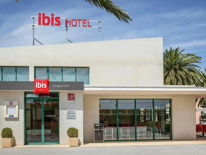 Hotel para 3 personas, con piscina y jardín además de piscina para niños y vistas - 1