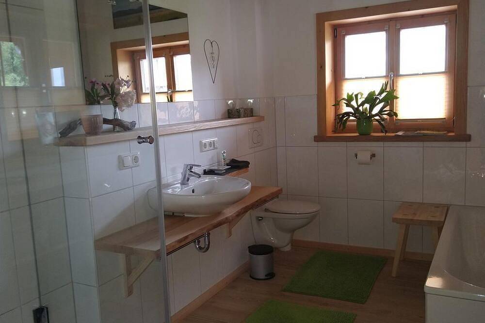 Ganze Wohnung, Ferienwohnung Holzzeit - Ferienwohnung in Wurmansau, Saulgrub