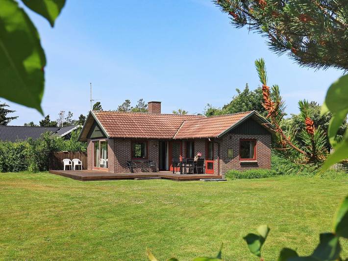 Feriehus for 4 personer, med Terrasse og Hage i Blåvand