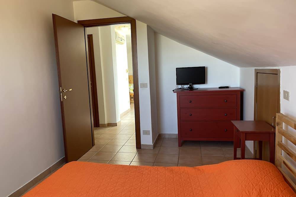 Entire apartment, The Nest: Cozy attic room in quiet area in San Giacomo degli Schiavoni, Campobasso Province