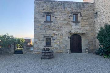 Gîte pour 4 personnes, avec piscine à Tréziers