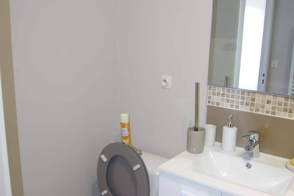Entire apartment, At the foot of the dunes, tastefully renovated apartment for 2 people in Sainte Cécile Plage, Camiers