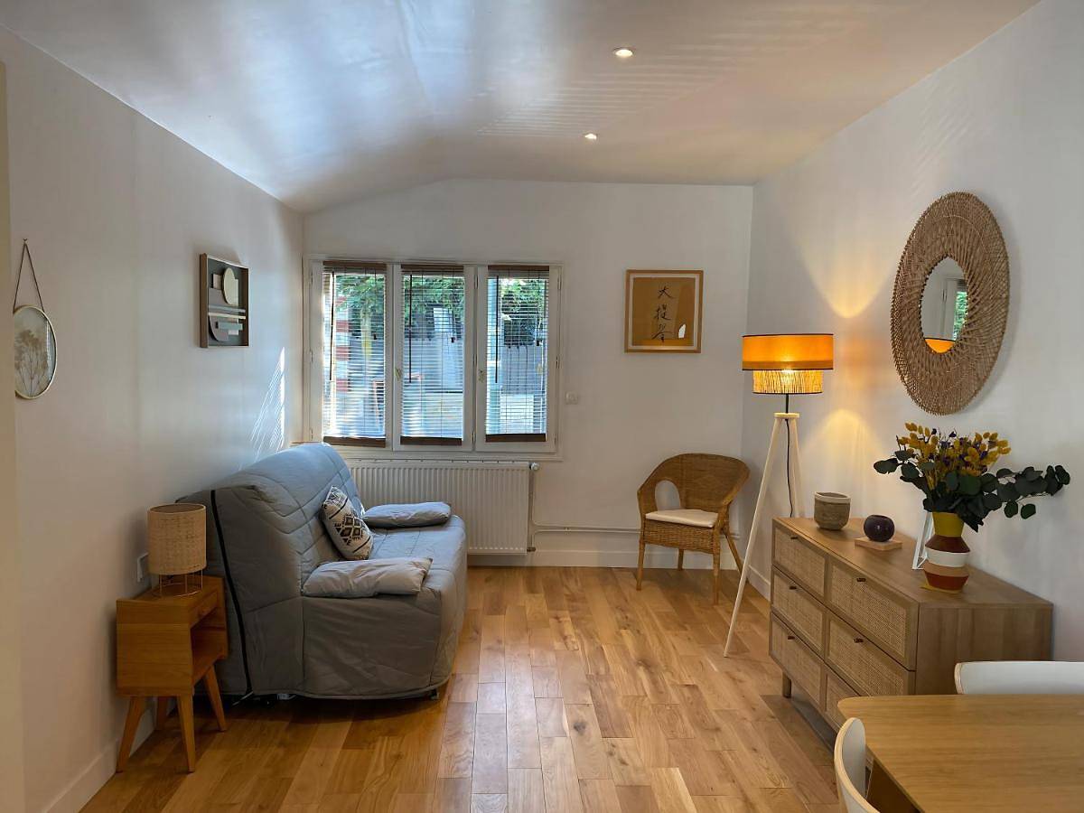Appartement entier, One-Bedroom Apartment in Joinville-le-Pont, Val-de-Marne