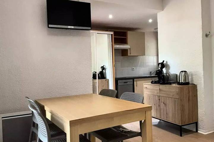Cottage pour 4 personnes, avec terrasse ainsi que jacuzzi et sauna à Najac
