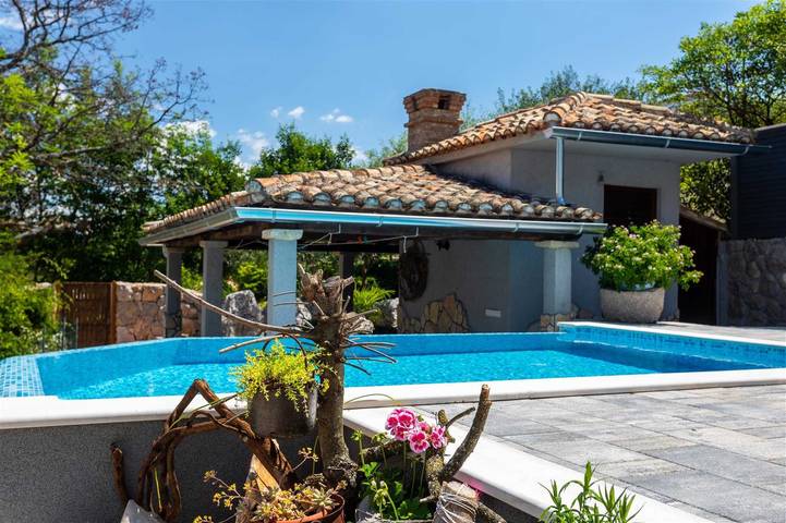 Ganze Wohnung, Ferienwohnung Roko mit privatem Pool und Steingrill in Hlapa, Krk