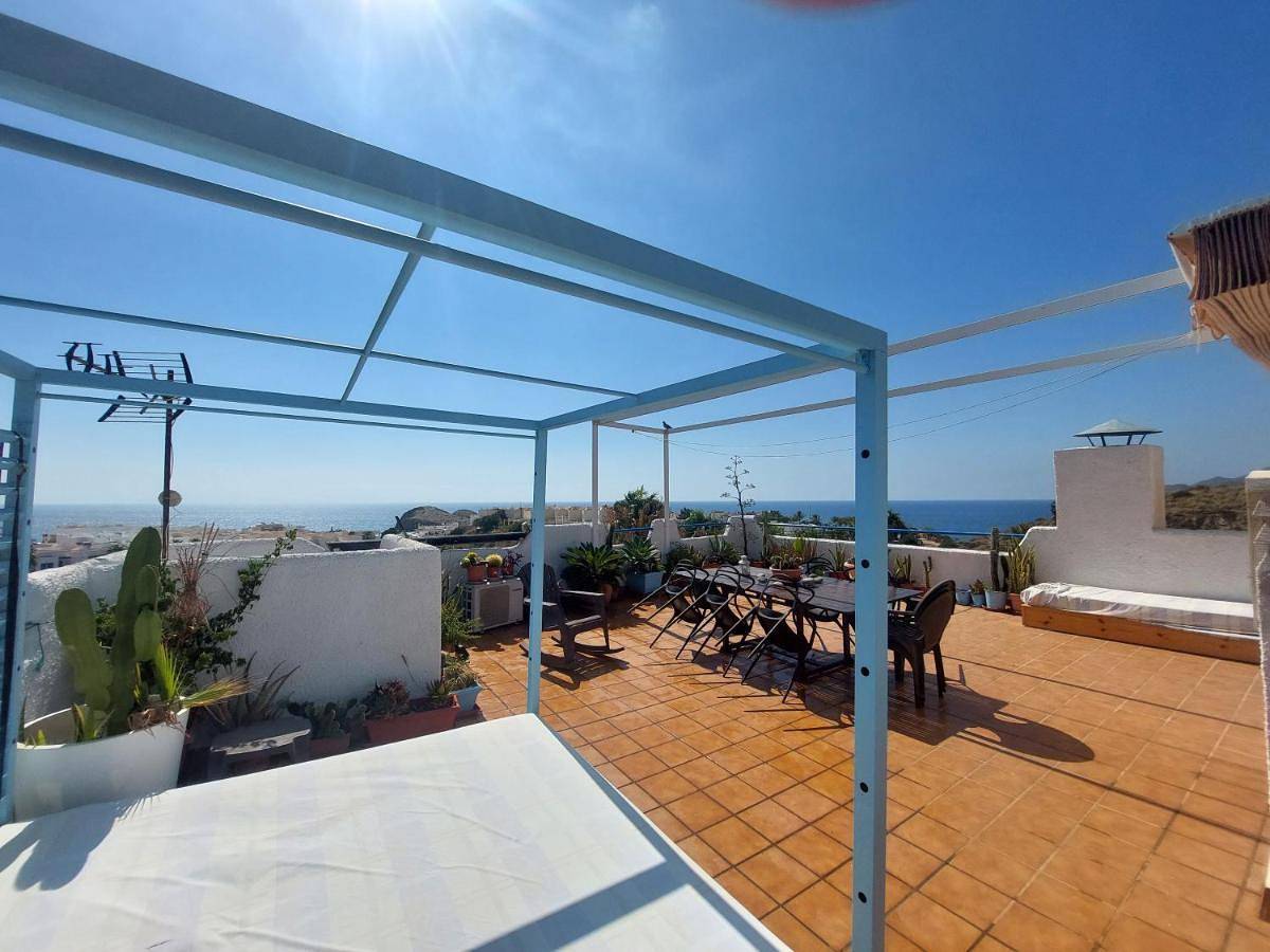 Apartamento entero, Isleta apartamento con terraza, vistas y Wifi in Playa del Peñón Blanco (Níjar), Níjar