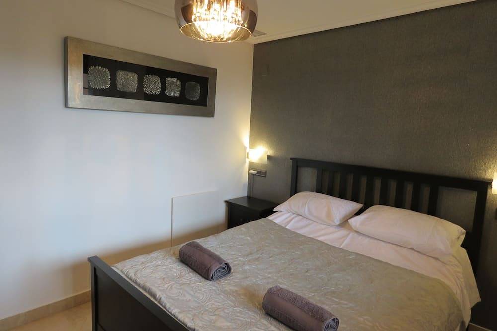 Apartamento entero, Golf gratuito, tenis, pádel, gimnasio, 4 piscinas, incluida climatizada in Ojén, Sierra de las Nieves