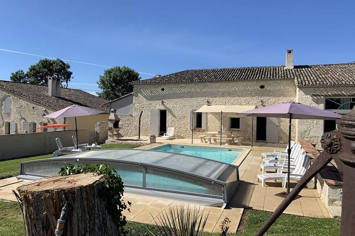 Location de vacances pour 9 personnes, avec terrasse et jardin, animaux acceptés à La Roquille