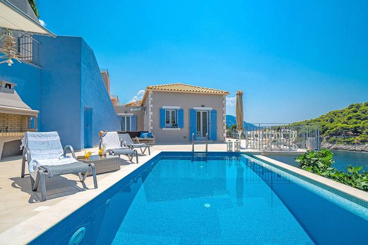 Location de vacances pour 4 personnes, avec Vue sur l’océan ainsi que Terrasse et Piscine dans Άσος