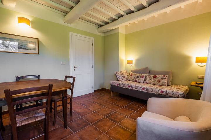Farmhouse "Rosaspina - Appartamento 2" with Shared Pool & Shared Garden in Capalbio, Grosseto Provinsen