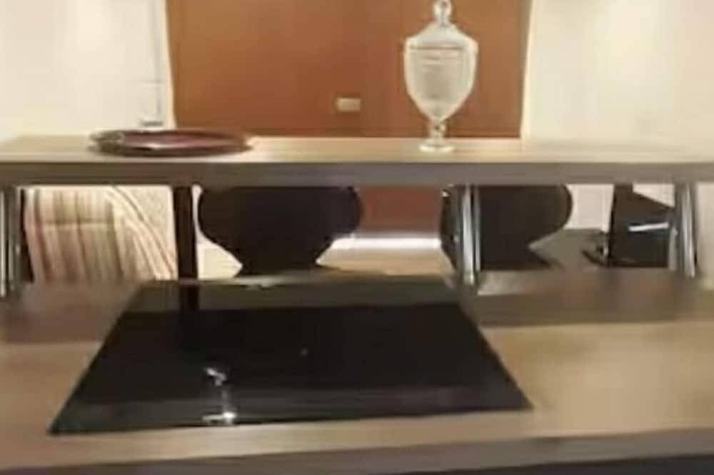 Appartement entier, À louer – Studio 40 m² avec mezzanine, jardin privé, clim et services inclus in Montélimar, Région de nyons