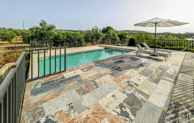 Adamuz Retreat: Geräumiges Apartment mit Pool und Kamin in Adamuz, Córdoba Provinz