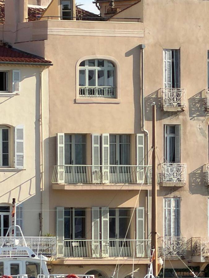 Appartement entier, Apartment with City View in La Ciotat, Région de Marseille