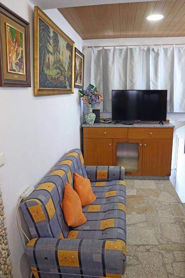 Location de vacances pour 4 personnes, avec piscine et vue ainsi que bassin pour enfant et jardin dans Castro Daire - 3